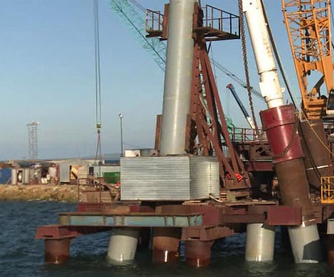 Таран Керченского моста обошелся владельцам сухогруза в 33,2 млн. рублей