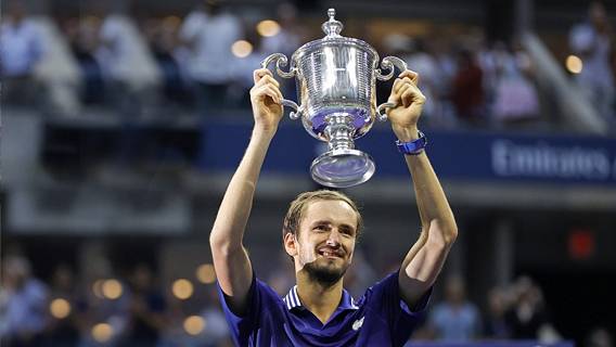 Теннисист Медведев выиграл US Open, а футболисты обнадежили перед стартом еврокубков