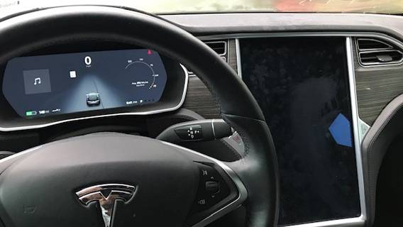 Tesla собирается устранить проблемы с безопасностью в более чем 285 тыс. автомобилей в Китае
