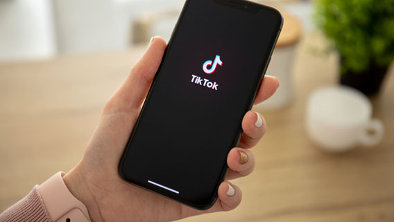 TikTok обсуждает способы избежать продажи в США