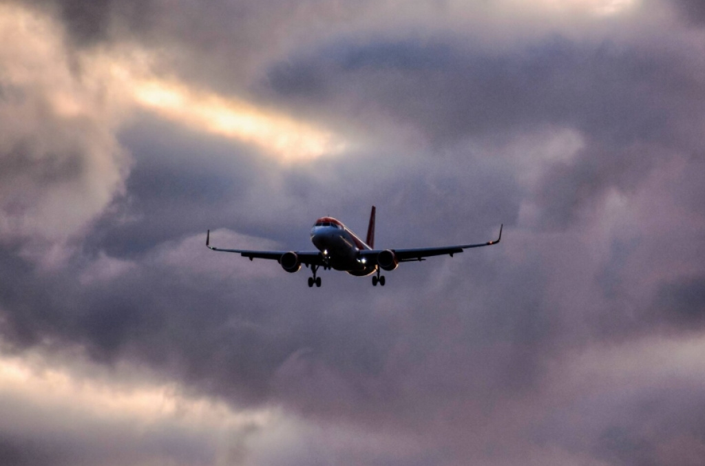 Трагедия в колумбийских горах самолет с 15 людьми разбился