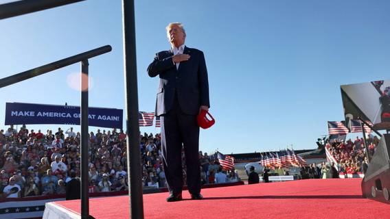 Трамп пытается очернить прокуроров, затормозить расследование и сплотить вокруг себя избирателей