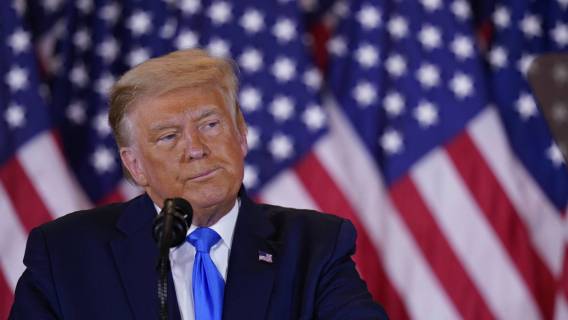 Трамп запретил инвестировать в компании, которые, по мнению Белого дома, связаны с вооруженными силами Китая