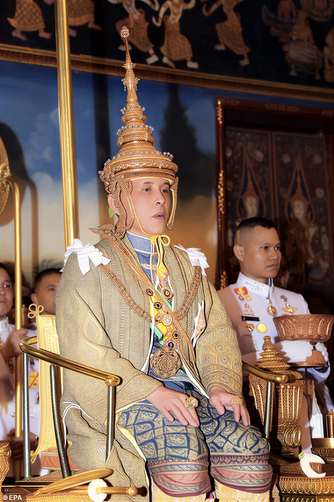 Траур и тишина. Что стало с королем плейбоем из Таиланда?