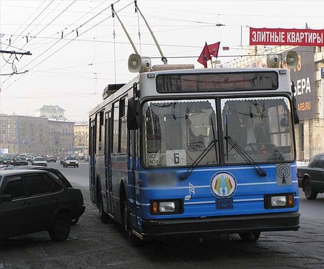 Троллейбус переехал человека без остановки