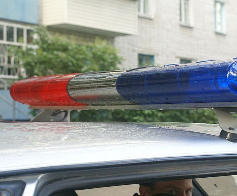 Труп мужчины обнаружен возле дома на востоке Москвы