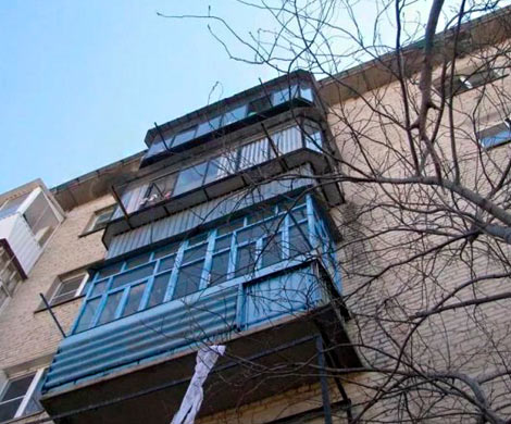 Труп мужчины свисал с балкона пятиэтажного дома в Самаре‍
