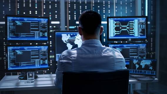 Тысячи удаленных ИТ-работников отправляли зарплату в Северную Корею, утверждает ФБР