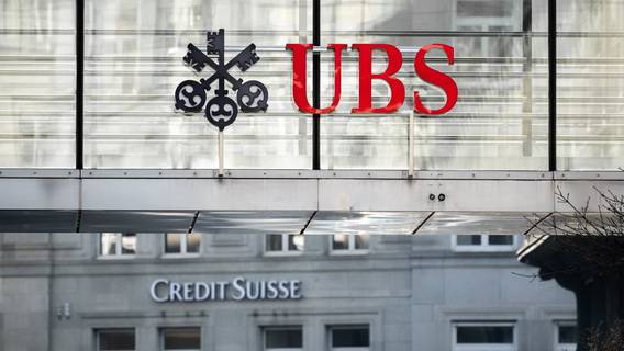 UBS отказывается от клиентов Credit Suisse