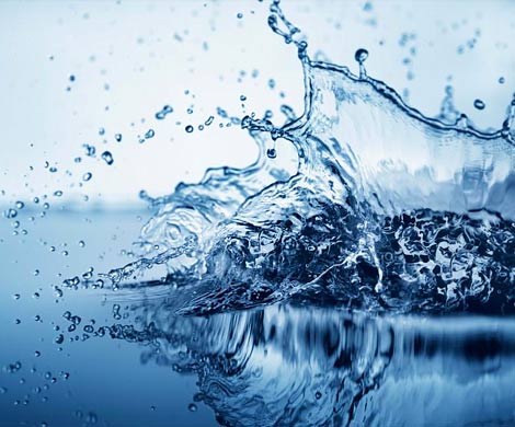 Ученые рассказали, почему вода мокрая