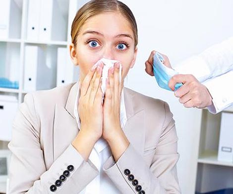 Ученые выяснили, что заставляет больных сотрудников выходить на работу