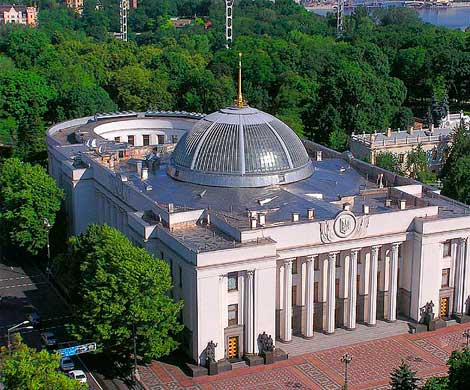Украина готовит люстрацию чиновников и судей