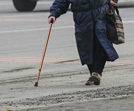 В Астрахани, перебегая дорогу, пенсионерка попала под колеса иномарки