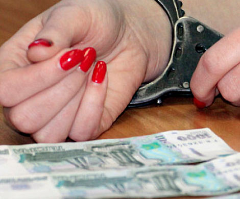 В Бурятии сотрудницу полиции обвинили в мошенничестве