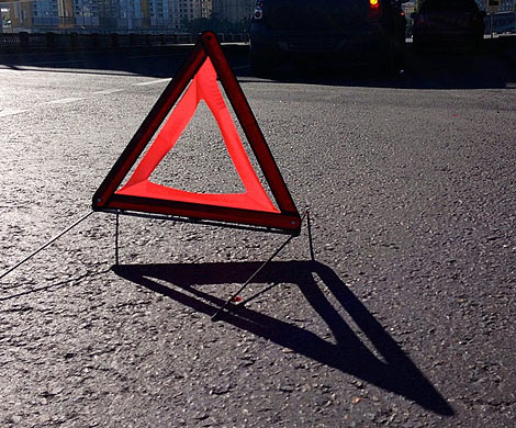 В центре Москвы столкнулись грузовик и легковушка, есть пострадавшие