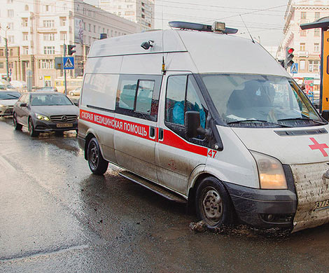 В Челябинске отлетевшее в аварии колесо иномарки травмировало пешехода