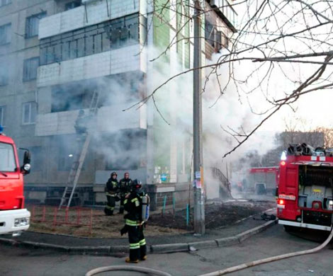 В Челябинске утром загорелось общежитие: есть погибшие