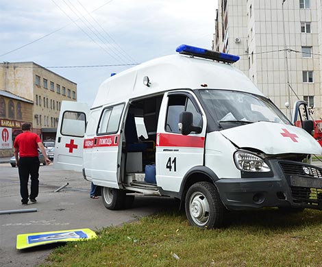 В Екатеринбурге автоледи на ВАЗ-2112 протаранила «скорую» с пациентом