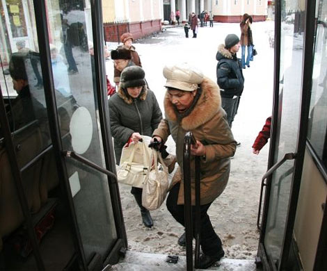 В Иркутске автобус зажал дверьми ногу школьницы и протащил ее по асфальту