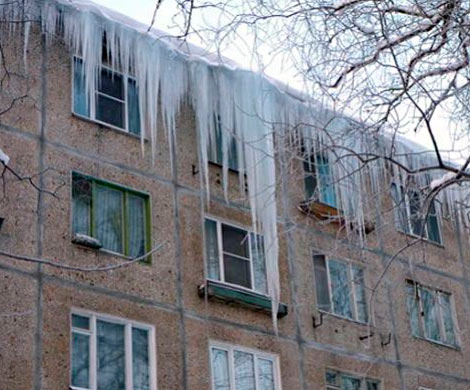 В Иванове сосулька рухнула с крыши на голову 17-летней девушки