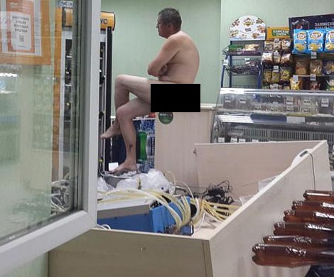 В Ижевске голый дебошир пытался надругаться над прилавком в магазине
