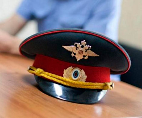 В Клинцах пьяная женщина запинала полицейского ботинком