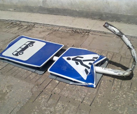 В Краснодаре Mitsubishi при ДТП вытолкнул другую машину в толпу людей‍