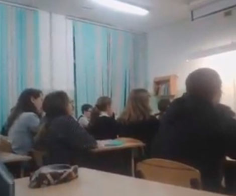 В Краснодаре школьников заставляют учить и петь во время уроков «Дядя Вова, мы с тобой»