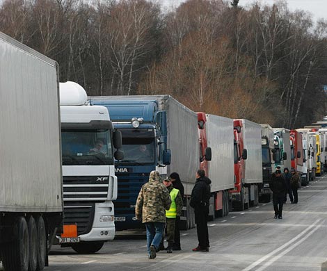 В Кремле возмущены блокадой российских большегрузов на Украине