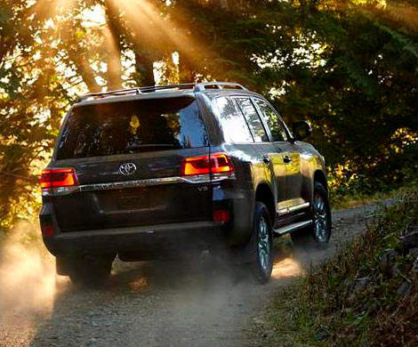 В Крыму разнесли бронированный Land Cruiser Поклонской