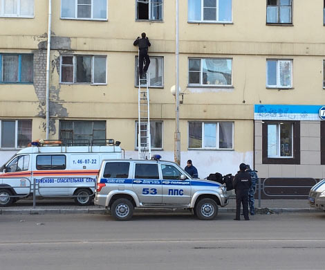 В Кургане из окна общежития выпала женщина