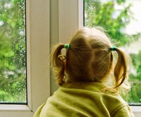 В Кузбассе пятилетняя девочка ушла из дома через окно