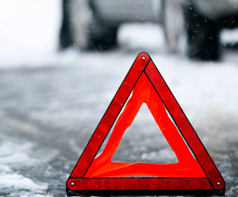 В Ленобласти автобус с пассажирами вылетел с заснеженной дороги