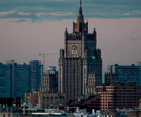 В МИДе рассказали о черных плащах в закрытом консульстве в США