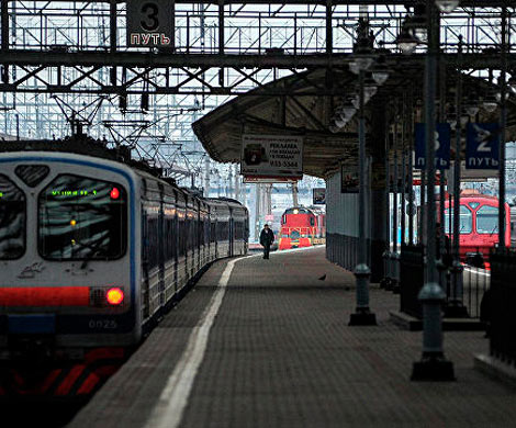 В Москве на Савеловском вокзале люди попали под электропоезд: есть погибший