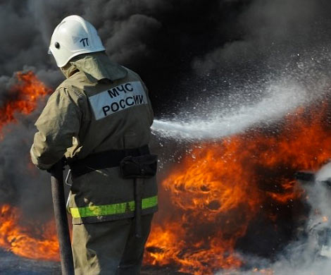 В Москве во время тушения пожара в жилом доме погиб спасатель‍