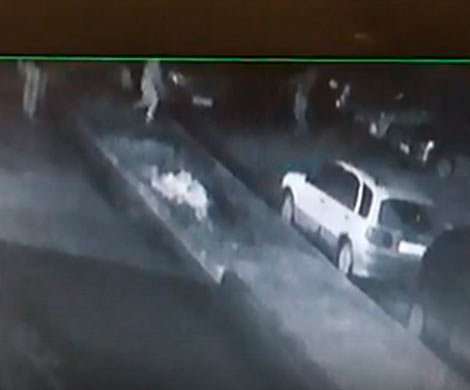 В Новоалтайске компания подростков повредила несколько машин