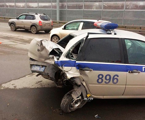 В Новосибирске машина ДПС была раздавлена маршруткой с пассажирами