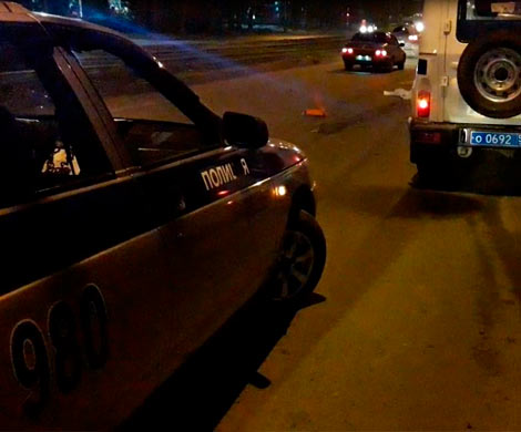 В Новосибирске внедорожник после ДТП вылетел на тротуар и снес пешехода