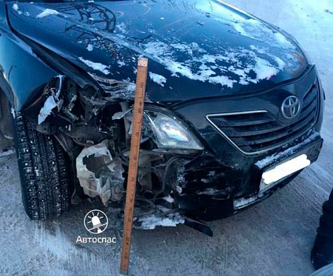 В Новосибирске водитель Toyota дважды за полчаса попал в курьезные ДТП