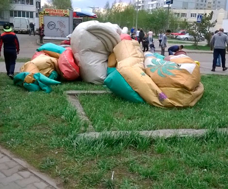 В Омске ветром унесло батут с детьми‍