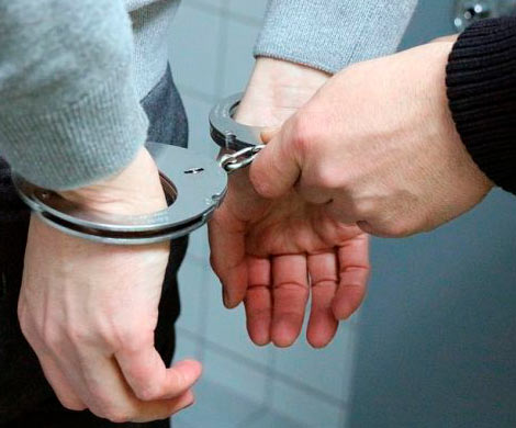 В Оренбурге мужчина кувалдой и ножом забил своего 81-летнего соседа