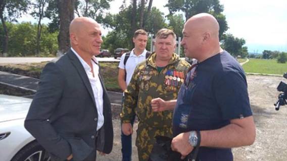«В отсутствии патриотизма виновата власть»: Герой России Андрей Богатов пообщался с военными Майкопа и Краснодара