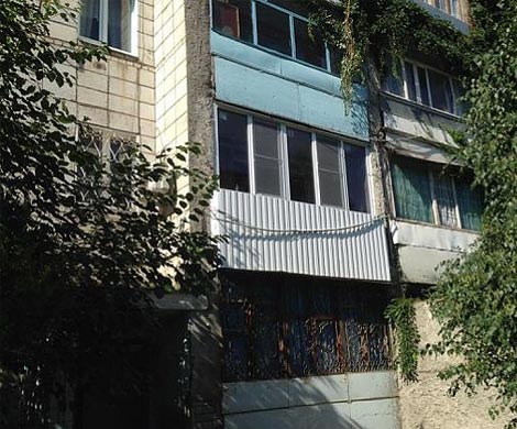 В Пензе полуторагодовалая малышка заперла маму на балконе
