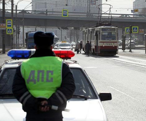 В Петербурге избили и ранили инспектора ГИБДД
