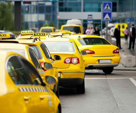 В Петербурге на Садовой таксист пытался скрыться от полиции‍