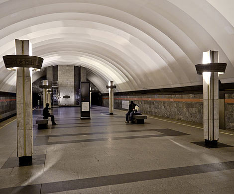 В Петербурге на станции метро «Ладожская» умер пожилой пассажир