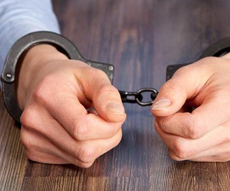 В Петербурге хирург изнасиловал 12-летнюю дочь сожительницы в собственном кабинете