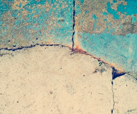 В подъезде дома в Нижнем Тагиле рухнула бетонная плита: под ней оказался мужчина