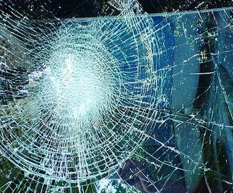 В Подмосковье в результате ДТП авто вылетело с дороги на кладбище